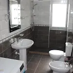 Center Luxurious *