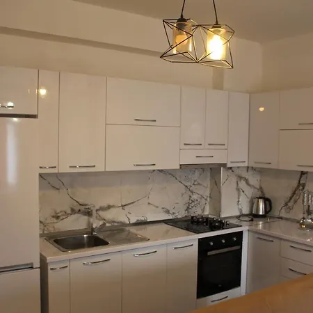 Center Luxurious Apartment *