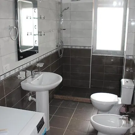 Center Luxurious *